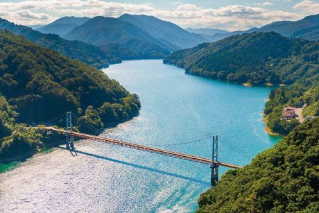 福井県大野市の九頭竜湖で大自然を満喫。山奥の秘湯や日本一の星空で心身共に癒されて。《水をめぐる旅》