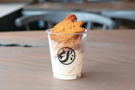 やみつきになる人続出中。美浜町にある九十百千 中道源蔵茶舗の「へしこソフト」【ローカル食遺産】