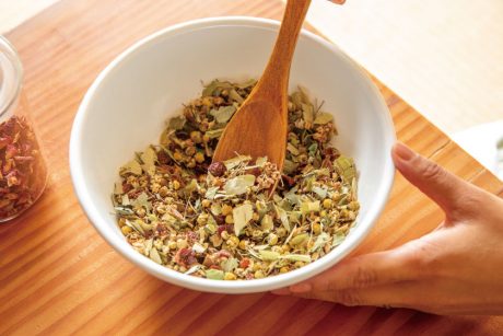 秋に飲みたいハーブティー。プロが教える季節のおすすめブレンドとおいしい淹れ方。