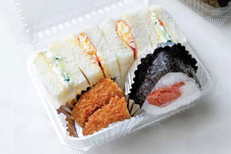これぞ、まちのパン屋のサンドイッチ。福井市にあるイトソーの「バラエティ弁当」【ローカル食遺産】