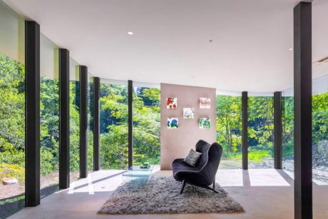 緑の息吹に包まれて“わたし”をチャージする。坂井市の「モアの森」は、自然のなかで心からリラックスできる空間です。