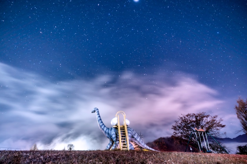 恐竜の滑り台と星空！ 勝山市の荒土公園で星を見てきました！【ふくい星空写真館】