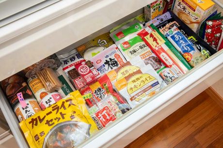 災害時も温かくておいしいごはんを。災害食のアイデアと、ポリ袋を使った簡単レシピを紹介します。