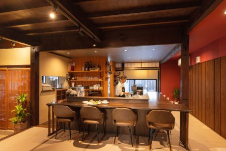 和洋折衷の空間で楽しむ。坂井市の「おやじのキッチン てつ」でいただく三国尽くしの洋食プレート。