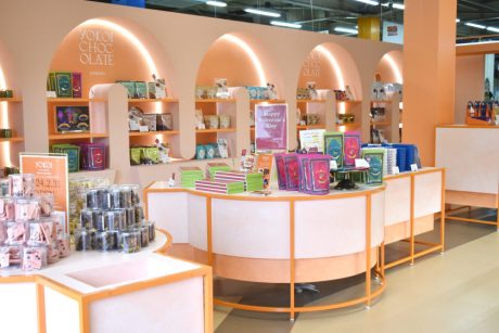 福井市高柳にあるお菓子のアメ横内に横井チョコレートの専門店がオープン！ 量り売りの“割りチョコ”で幸せのおすそ分け♡