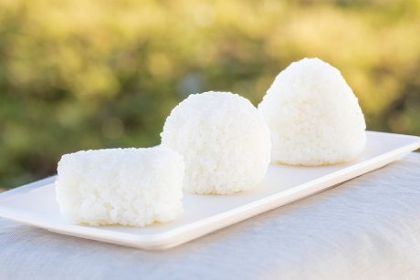 プロに学ぶ基本のおむすびレシピ。炊き方、握り方、おすすめの海苔もご紹介。