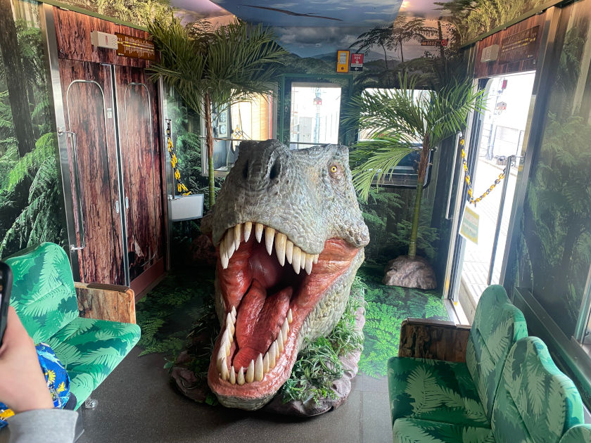 「恐竜列車」に乗って、福井県立恐竜博物館に行こう！ 大人気のえちぜん鉄道「恐竜列車」に乗ってみたよ♪
