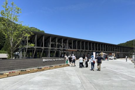 福井県池田町の観光交流施設「道のオアシスフォーシーズンテラス」に行ってきた！ 絶景テラスでの最高ランチや川遊びを堪能できるよ～♪