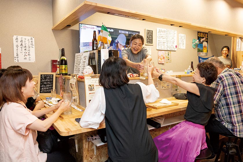 レトロな雰囲気漂う新栄商店街 北の庄通り周辺で昼飲み。立ち飲み、定食で飲める店、ビアガーデンまで。