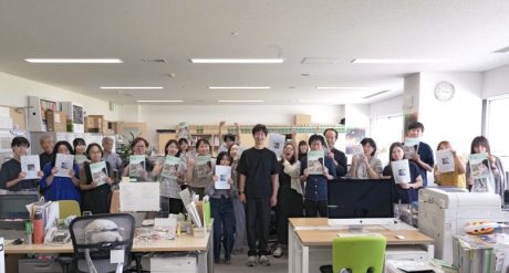 ふーぽ「犬と猫と僕（人間）の徒然なる日常」連載中の「僕」こと小林孝延さんが、ふーぽ編集部に遊びに来てくれたよ！