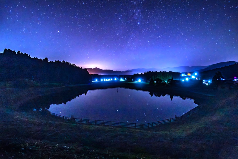 ため池で星空観察！？ 勝山市にある赤尾新大堤で星を見てきました！！【ふくい星空写真館】