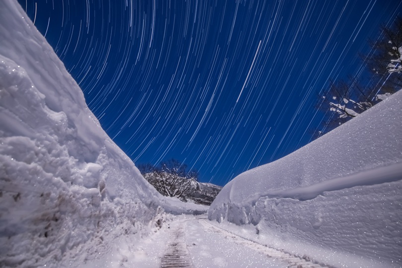 【月夜×雪原】星空保護区で冬の絶景撮影！ 大野市・南六呂師エリアで星を見てきました！【ふくい星空写真館】