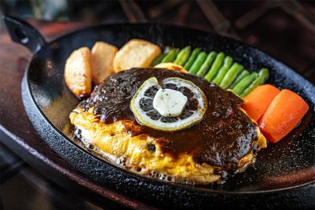 福井で愛され続ける、老舗ハンバーグの名店。おいしさの秘密と長年親しまれる理由に迫ります。