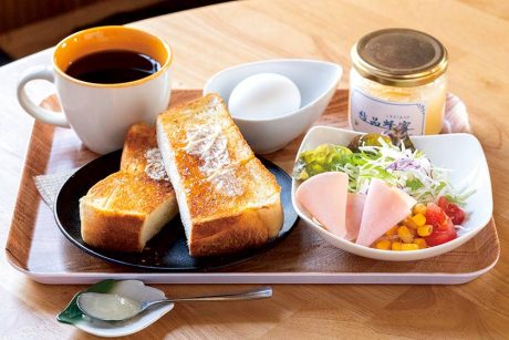 呑める喫茶 888(はちみつ)