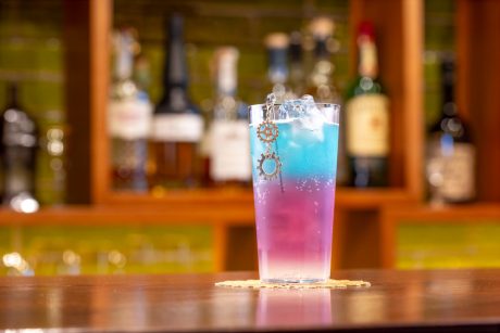 ル・ラポール（敦賀市）の「すいげつ」美しい層にうっとり。シュワッと甘いカクテル。【あの店の、あの一杯】