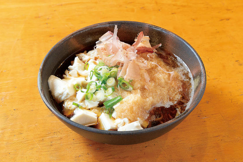 越前町にあるお食事処 ごぜん家の「とうふぼっかけそば(冷)」。織田の伝統に根ざした、そばと豆腐のマリアージュ。【ローカル食遺産】