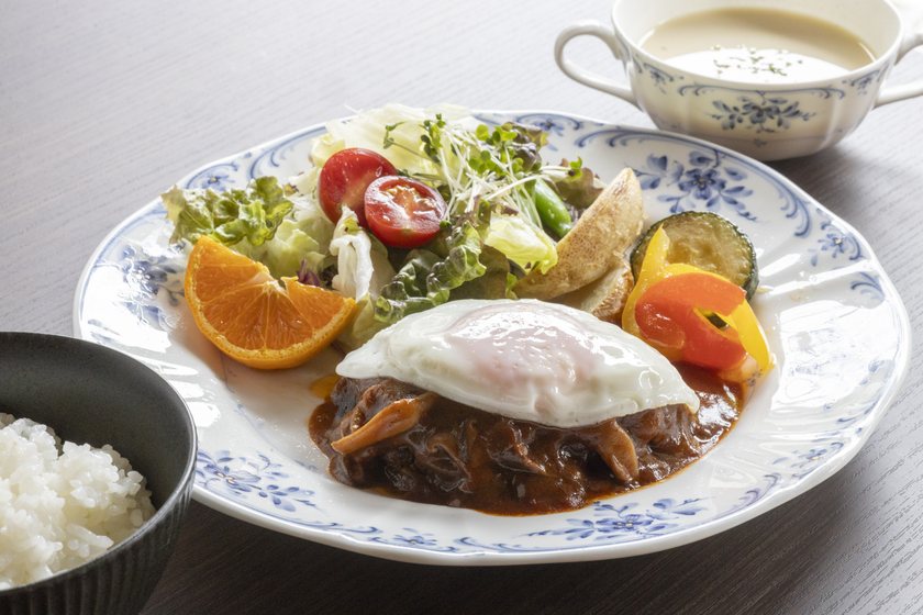 小浜西組に町家カフェ「39食堂」がオープンしてる。ハンバーグやケーキでゆったりランチもできるよ