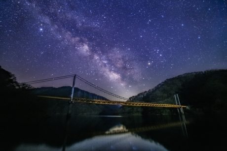 ダム湖で絶景の星空を満喫！ 大野市にある箱ヶ瀬橋で星を見てきました！【ふくい星空写真館】