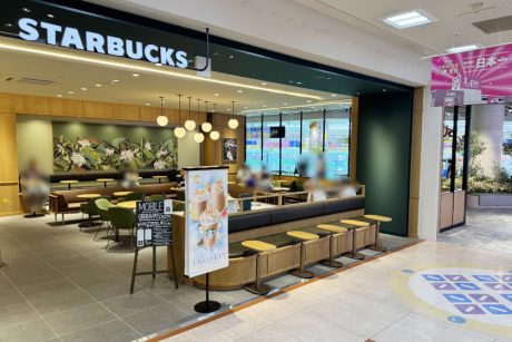 福井「エルパ」にスタバ新店舗オープン！フードコート横の開放感ある店内を現地レポ
