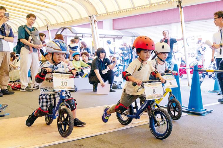 【親子で体験】福井競輪場で開催「ちびっこストライダーカップ」は雨でも大盛況!