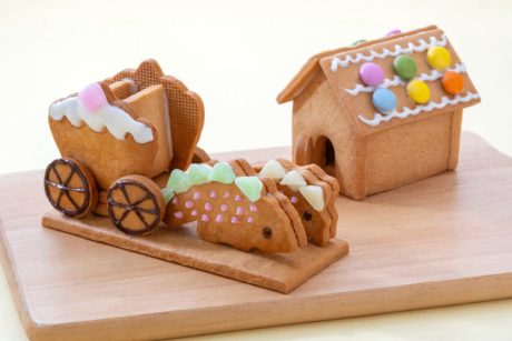 作って、見て、味わって楽しい、お菓子の家。「くになかのケーキ屋さん」の『クッキーでつくろう』。【福井メイドの手土産】