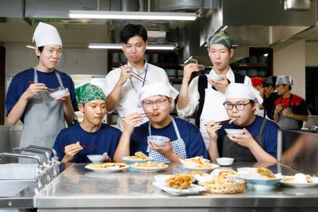 そばに最も相性がいい6品はコレだ! 啓新高校そば部が新たなメニュー開発で地元飲食店を応援!