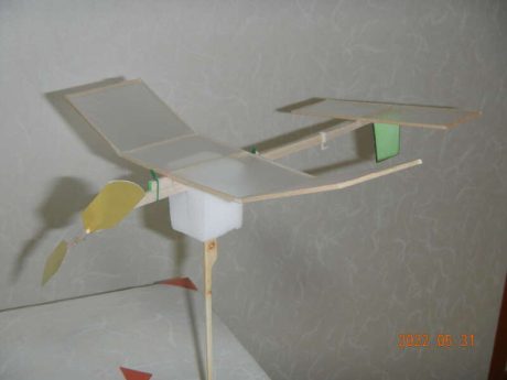 大人が作る「模型飛行機教室」