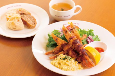 エビを頬張り、味変で二重の満足感。美浜町・BRICK HOUSEの「甘エビフライランチ」【ローカル食遺産】