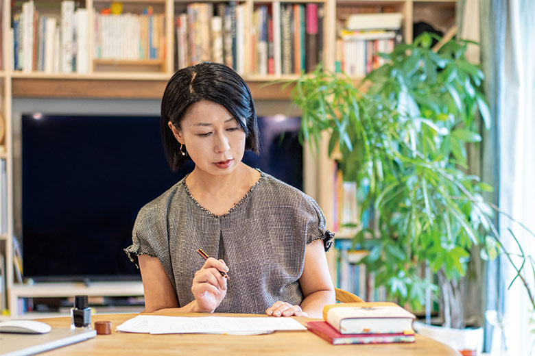 デジタル時代に“てがき”の魅力を再発見。福井ゆかりの小説家・画家・建築士が語る創作と愛用文具