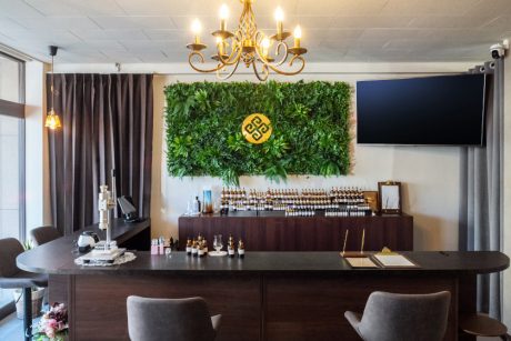 “好き”をとじ込めて 世界で一つの香りを作る。福井市江守中の「CoCoGrance」。