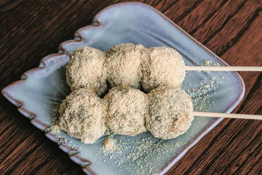新年は“おもちのまち”池田町巡り！神社の小豆餅、よもぎ餅、きびだんごを味わおう。