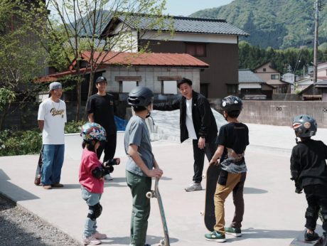 未来に繋がる自由な滑走路を。屋内スケートボード練習場「OKUETSU SKATERS」（大野市）代表・巻寄 塁さん。