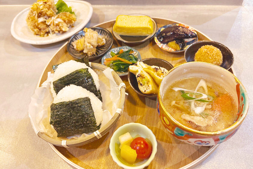 【新店】福井市・順化に『創作小鉢 あけると』オープン。小鉢6種と豚汁の満足ランチ、おむすびおかわり自由
