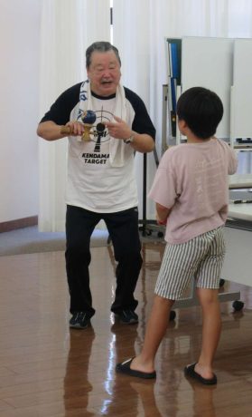 これき達人クラブ「けん玉にチャレンジ！」