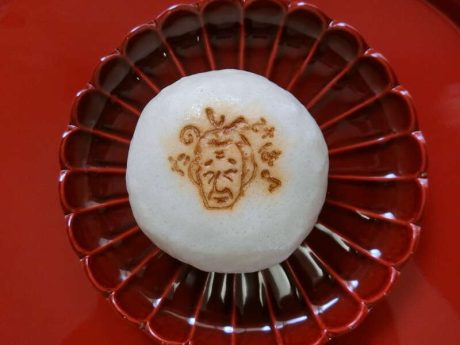 たのしみは！曙覧さん焼印のおまんじゅうを食べるとき