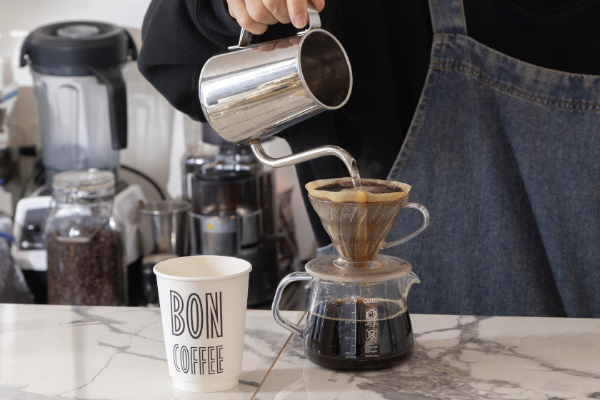 風味豊かなカフェインレス。福井市・BON COFFEEの「デカフェのブレンド」【あの店の、あの一杯】
