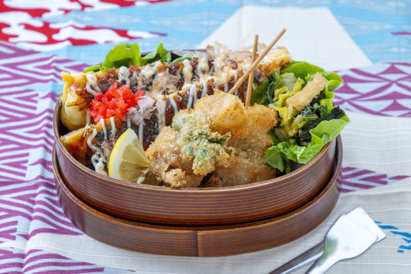 お弁当で大阪グルメ旅。冷めても美味しいお好み焼き・串カツ・小松菜の炊いたん【弁当レシピ】