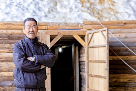 上根来を想う仲間とつくる。雪室が醸す、冬からの贈り物。小浜市・上根来百里会の岩本 次彦さん【嶺南こんにちは通信】