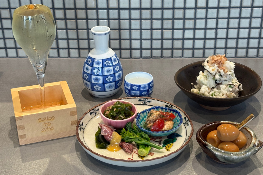 福井駅東口から徒歩5分。 ふらっと立ち寄れる、お洒落な酒場「sake to ate（サケトアテ）」がオープン。お酒と小皿のアテを気軽に楽しめる一軒。