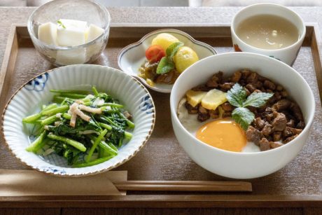 大野市元町に「台湾ごはんと珈琲 SLOW TABLE(スローテーブル)」がオープン!魯肉飯や台湾スイーツを楽しんできました。