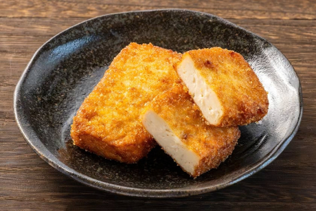 豆腐店3代がつなぐアツアツの名物。敦賀市・竹本食品の「豆腐コロッケ」【ローカル食遺産】